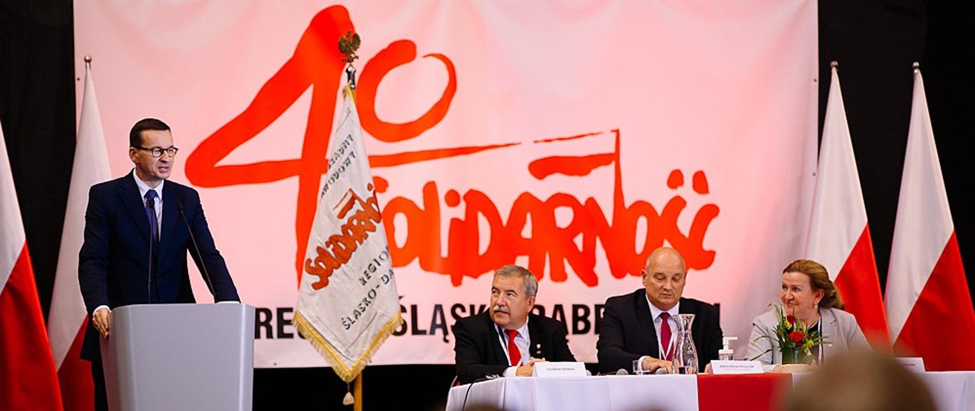 Premier przemawia.