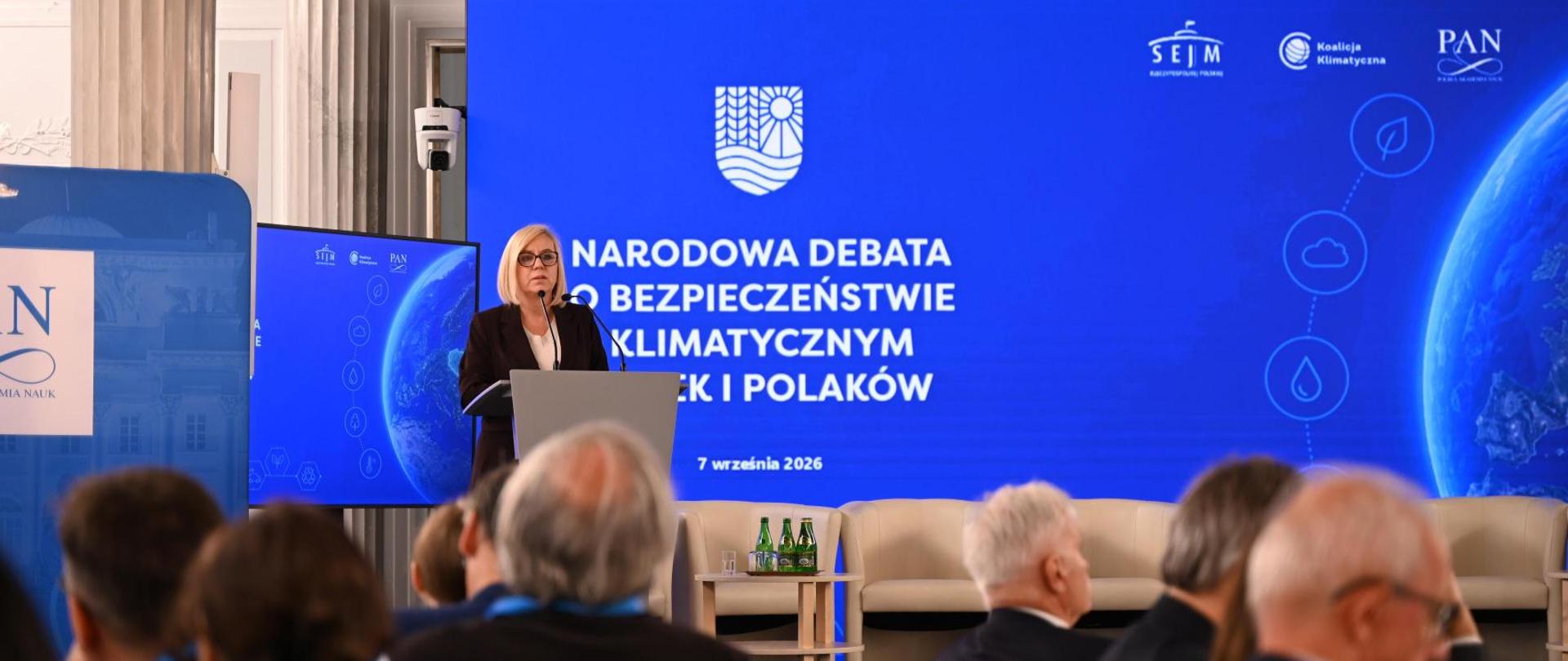 Ministra Paulina Hennig-Kloska podczas Narodowej Debaty o Bezpieczeństwie Klimatycznym Polek i Polaków