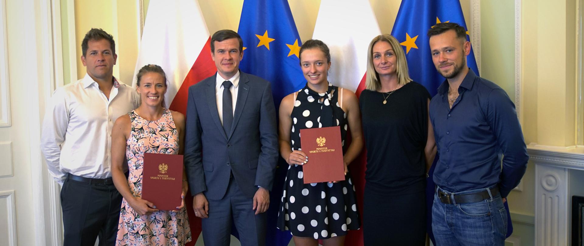 Iga Świątek i Alicja Rosolska z wizytą w Ministerstwie Sportu i Turystyki