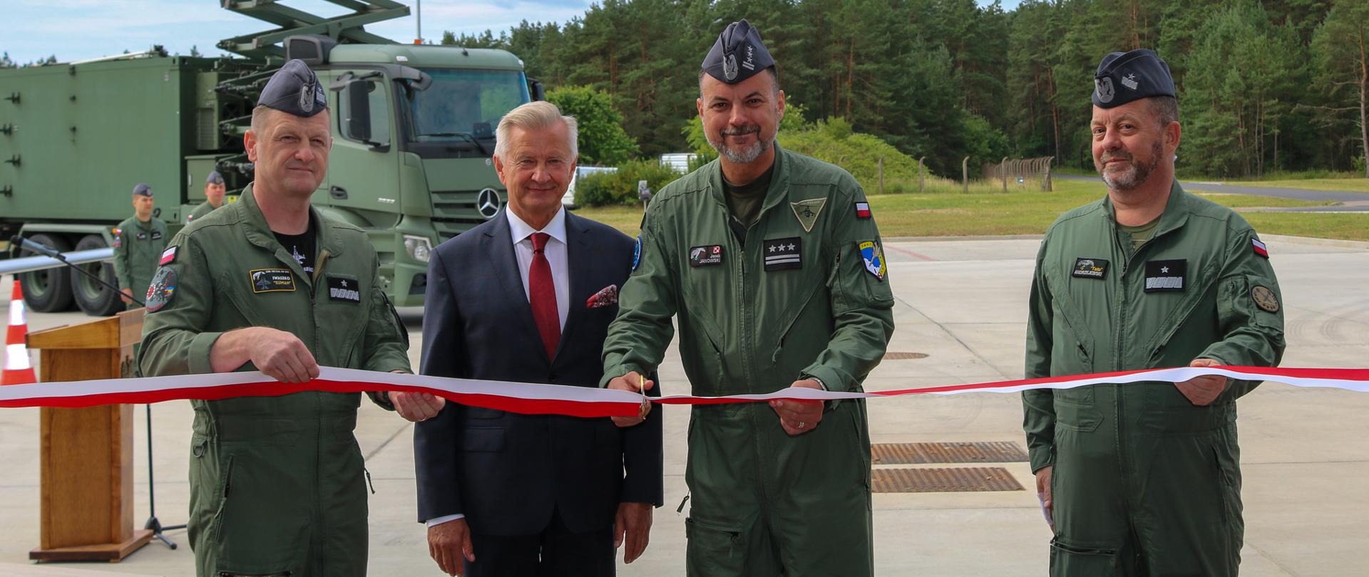 6 lipca br. wiceminister Stanisław Wziątek uczestniczył w otwarciu Wielofunkcyjnego Budynku Wojskowego Portu Lotniczego na terenie 12 Bazy Bezzałogowych Statków Powietrznych w Mirosławcu.