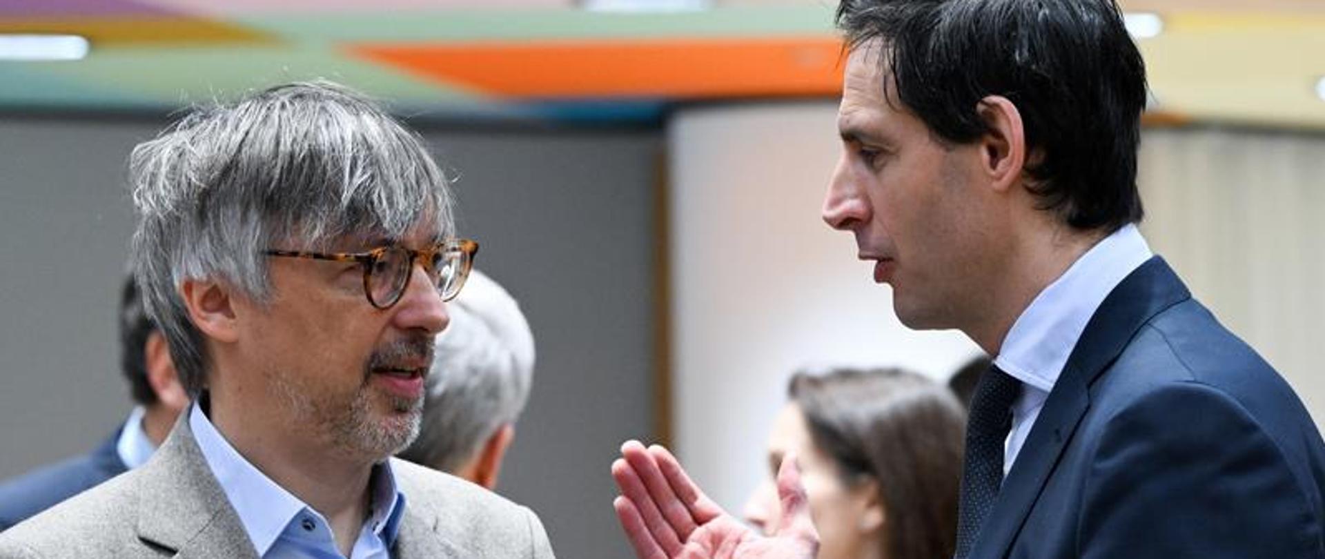 Z lewej wiceminister Krzysztof_BOLESTA z prawej Wopke HOEKSTRA (European_Commissioner_for_Climate,_Net_Zero_and_Clean_Growth,_EUROPEAN_COMMISSION)
