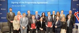 Na zdjęciu wiceminister Jan Szyszko w towarzystwie innych uczestników spotkania