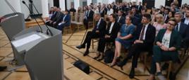 zdjęcie z uroczystości przyznania stypendiów dla studentów medycyny