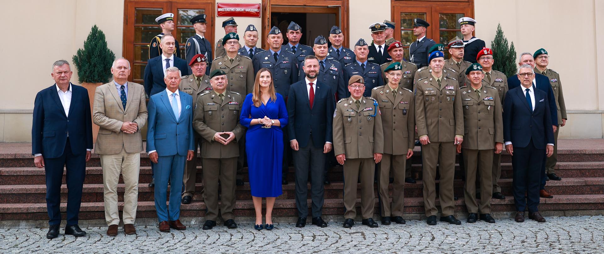 30 czerwca 2026 r. w Warszawie, Władysław Kosiniak-Kamysz, wicepremier - minister obrony narodowej, wręczył akty mianowania na nowe stanowiska służbowe, w tym na stanowisko Rektora-Komendanta Wojskowej Akademii Medycznej w Łodzi. Fot. Krzysztof Niedziela/MON
