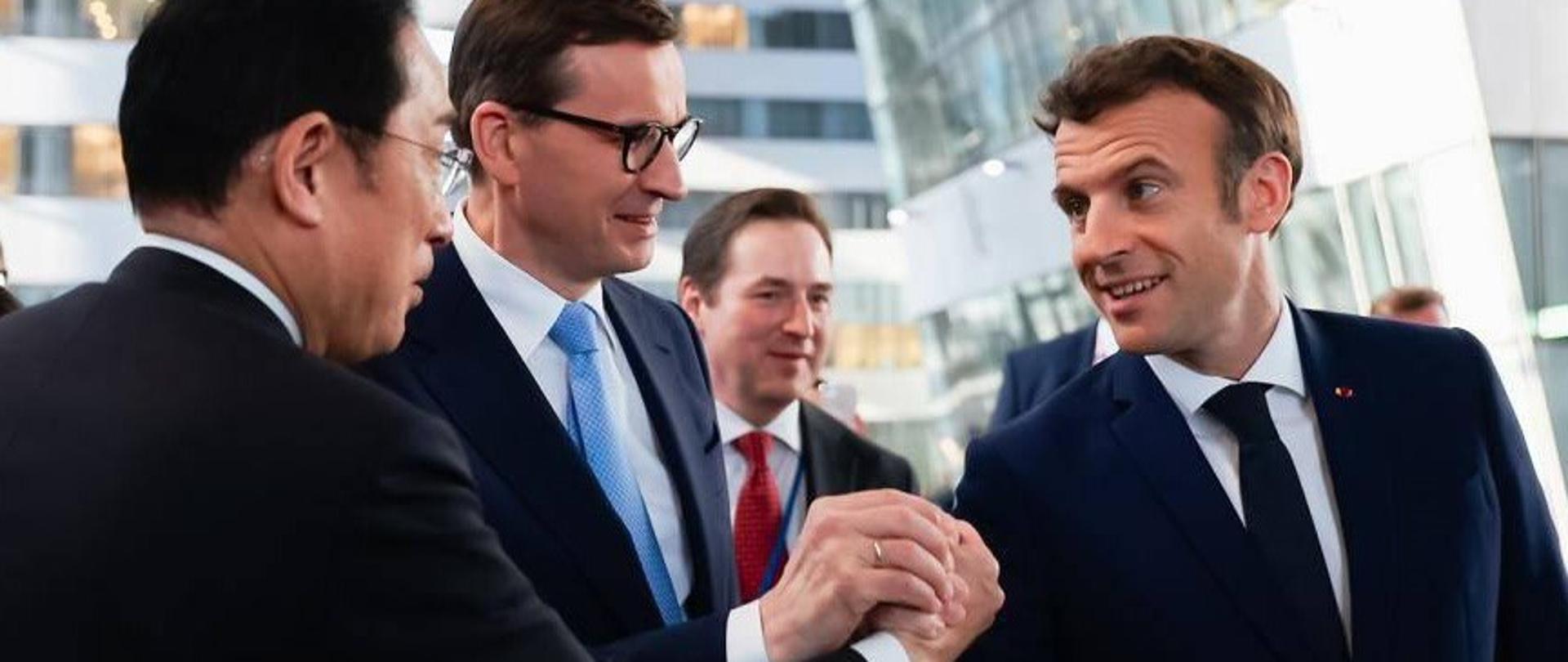 Spotkanie premiera Morawieckiego z premierem Japonii i prezydentem Francji.