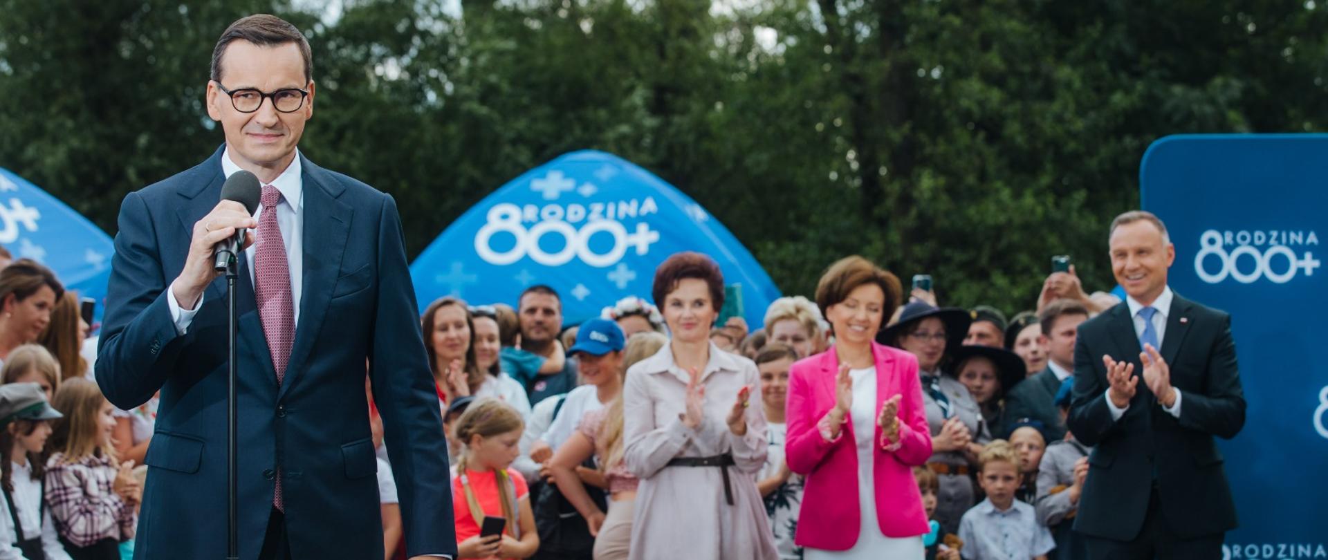 Premier Mateusz Morawiecki podczas spotkania z polskimi rodzinami w Tarczynie.