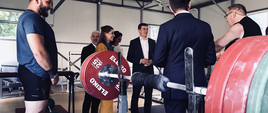 Oficjalna wizyta Ministra Bańki w Rumunii - Wizyta delegacji w obiekcie sportowym