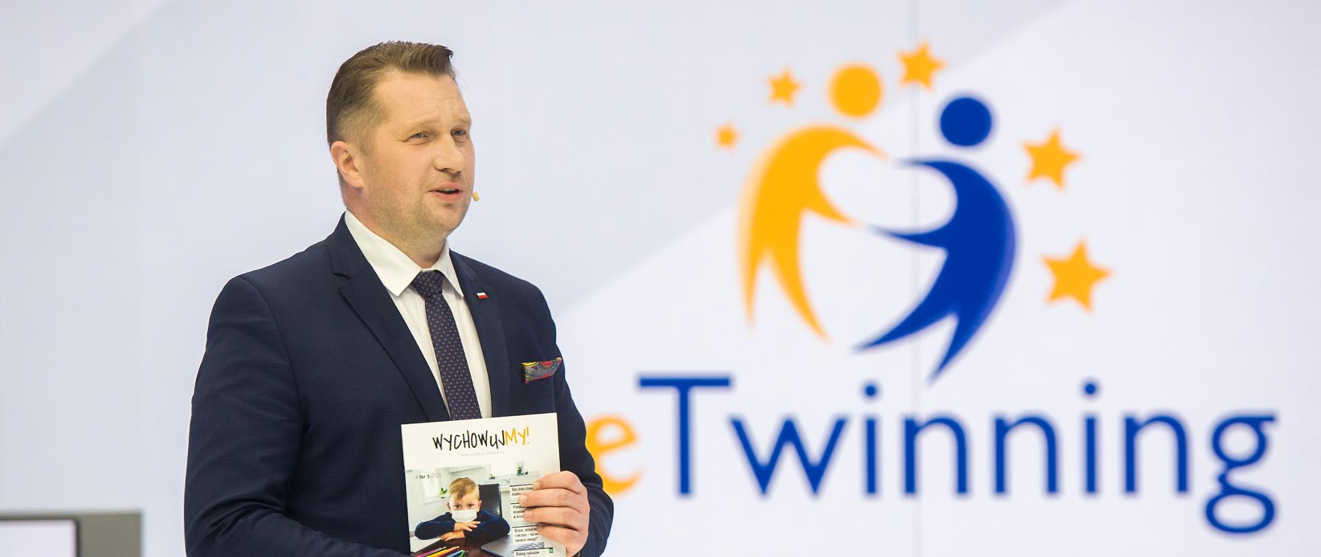 Minister Edukacji i Nauki podczas ceremonii rozdania nagród eTwinning 2021.