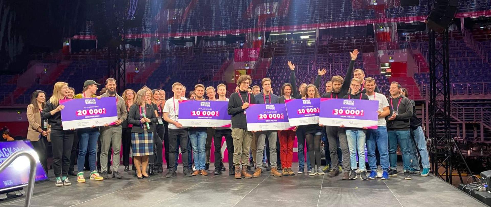 Zwycięzcy HackYeah 2022 z nagrodami