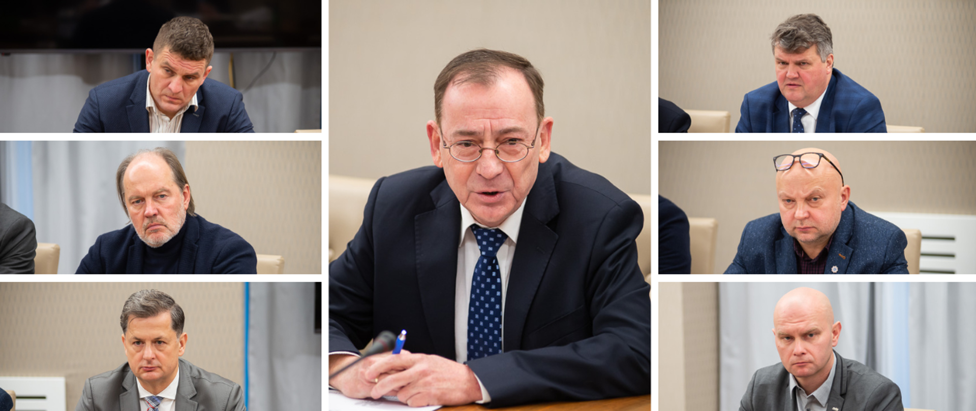 Zdjęcia przedstawia uczestników spotkania ministra Mariusza Kamińskiego i wiceministra Macieja Wąsika z przedstawicielami związków zawodowych służb podległych MSWiA. 