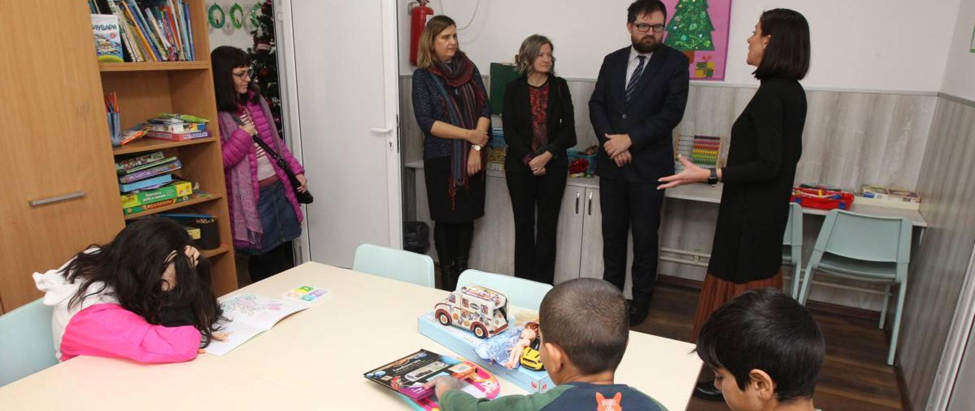 Przedstawiciele Ambasady RP w Belgradzie wraz z chargé d’affaires misji OBWE w Belgradzie wzięli udział w inauguracji projektu „Support to inclusive education for Roma students from substandard settlements in Belgrade