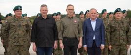 W piątek, 4 lipca 2025 r. sekretarz stanu w MON Paweł Bejda wraz Prezydentem RP Andrzejem Dudą odwiedzili żołnierzy Wojska Polskiego oraz funkcjonariuszy Straży Granicznej i Policji pełniących służbę w ochronie i obronie granicy polsko-białoruskiej.