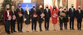 uczestnicy uroczystości nominację do Rady Dialogu Społecznego pozują do zdjęcia