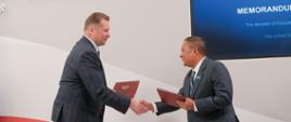 Zdjęcie z podpisania Memorandum o porozumieniu ws. przeciwdziałania wykluczeniu edukacyjnemu dzieci i młodzieży z Ukrainy