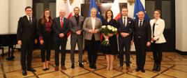 Zdjęcie z przekazania urzędu ministra zdrowia Ewie Krajewskiej.