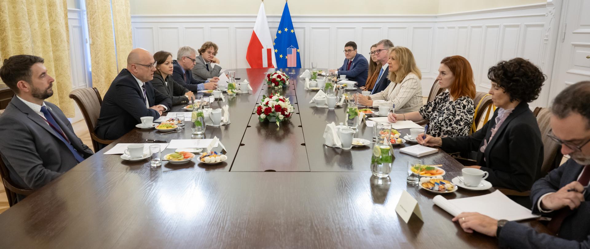 Spotkanie wiceministry sprawiedliwości Zuzanny Rudzińskiej-Bluszcz z ambasador Beth Van Schaack
