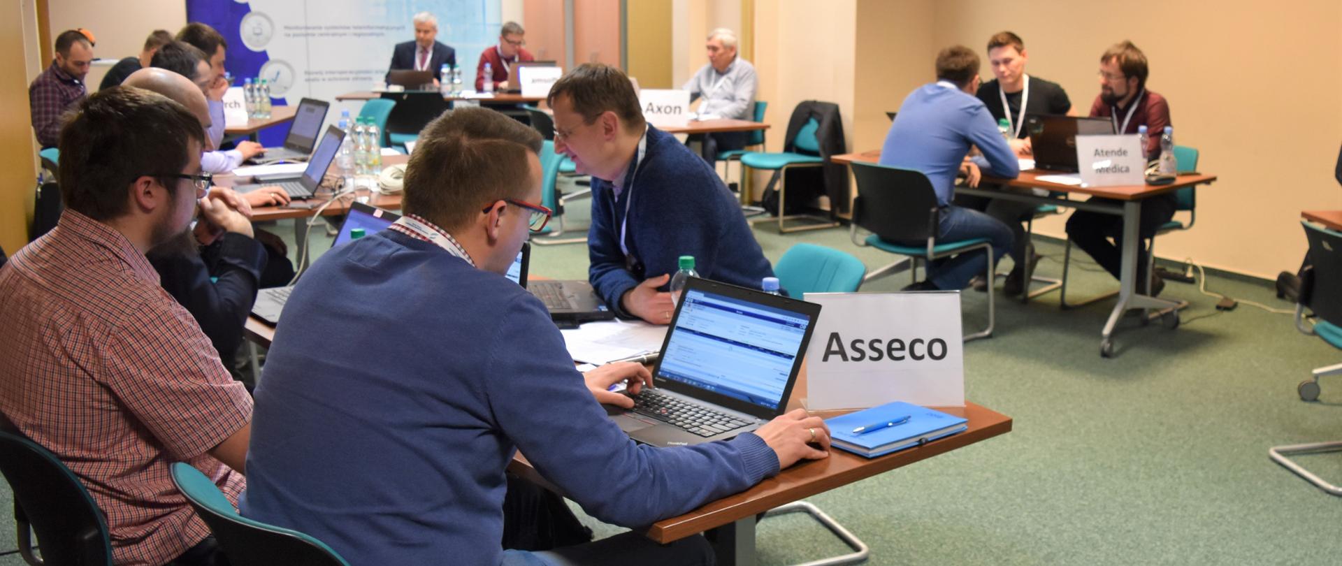 Producenci oprogramowania gabinetowego oraz aptecznego sprawdzali poprawność komunikacji systemów w całym procesie obsługi – od zapisu po realizację e-Recepty.