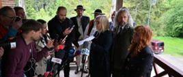 Minister Paulina Hennig-Kloska po spotkaniu prezentuje katalog ustaleń w sprawie transportu do Morskiego Oka