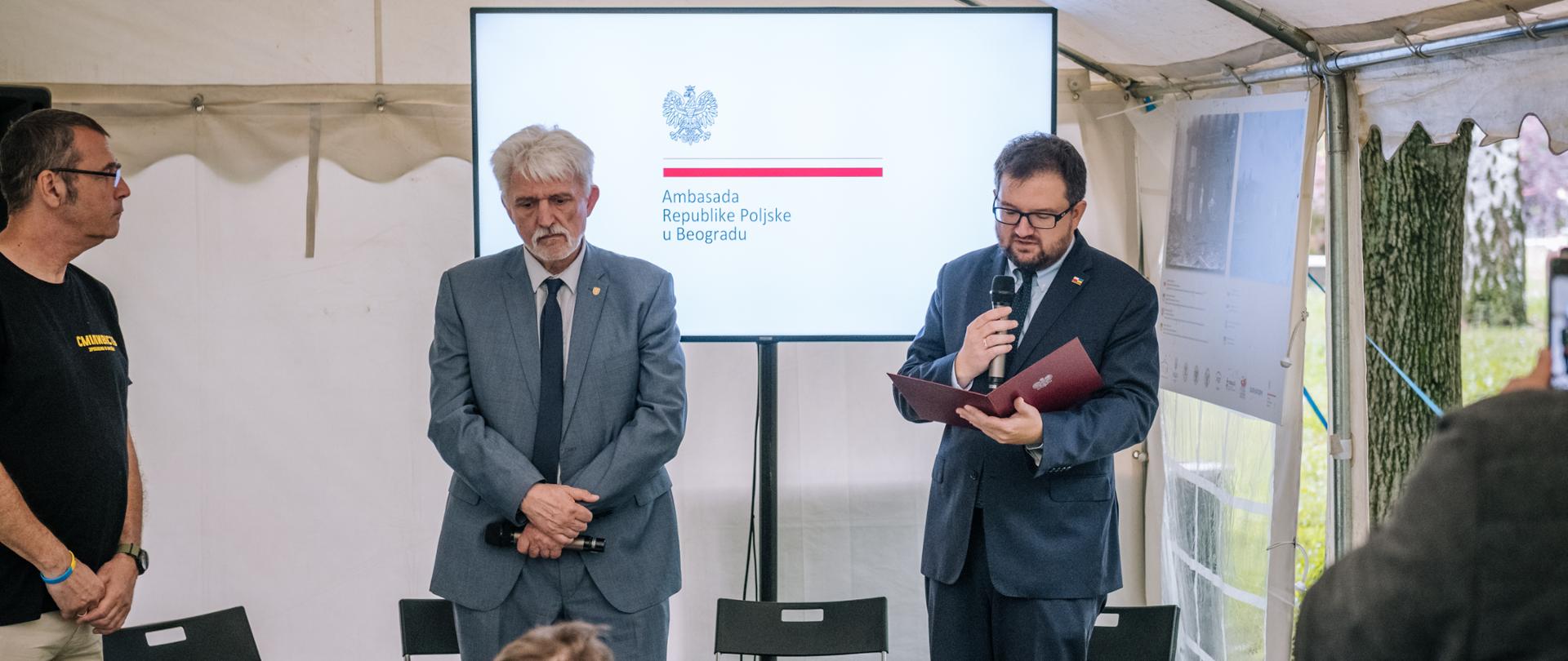 W ramach dorocznego festiwalu literackiego "Krokodyl" w stolicy Serbii została zaprezentowana wystawa "Warszawa-Mariupol – miasta ruin, miasta walki, miasta nadziei", którą otworzyli wspólnie Ambasadorowie RP i Ukrainy.