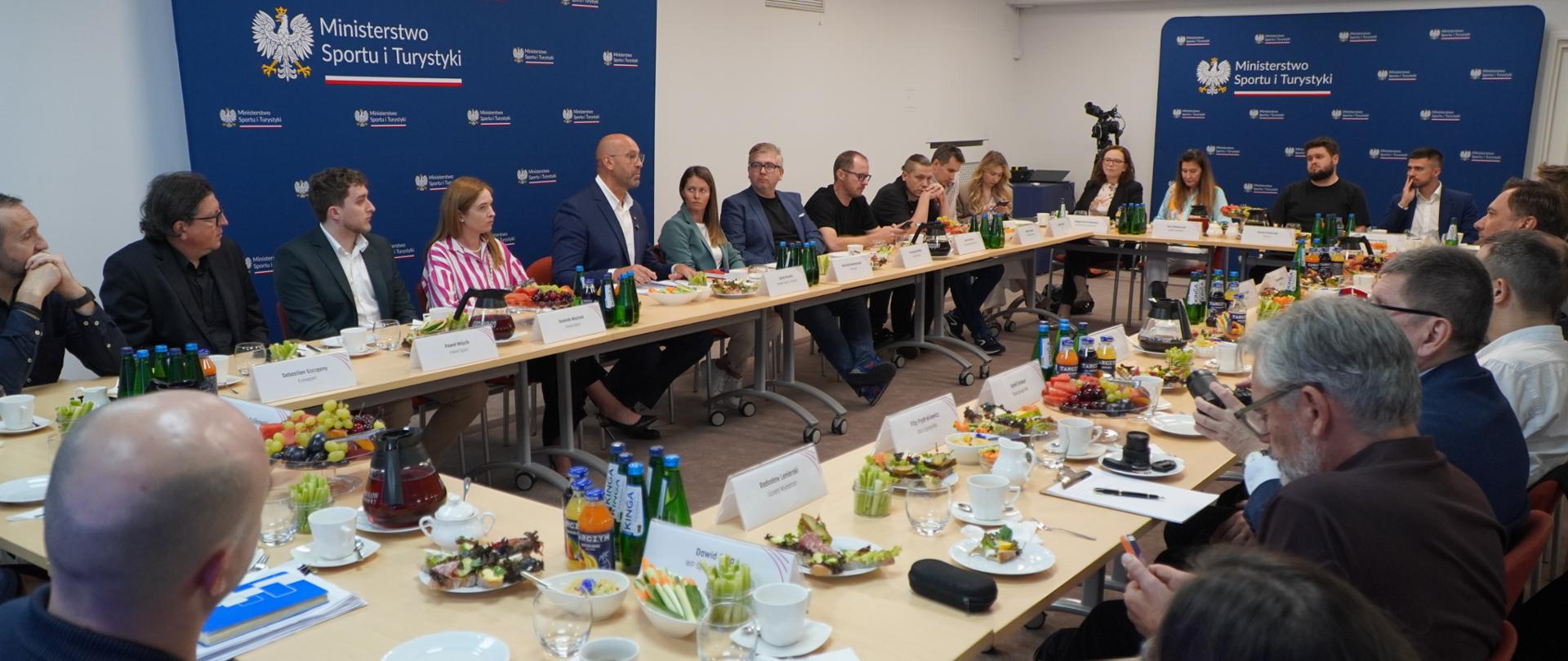 Spotkanie ministra sportu Jakuba Rutnickiego z dziennikarzami sportowymi i turystycznymi