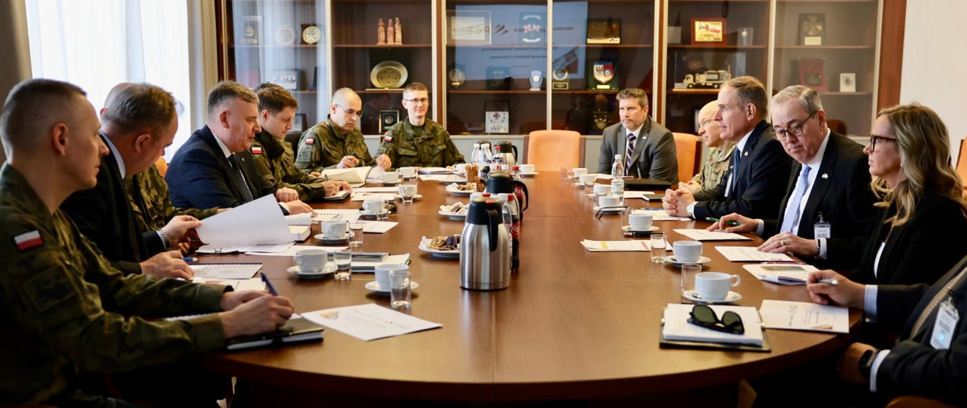 Spotkanie Sekretarza Stanu Pawła Bejdy z Prezesem General Dynamics Land Systems, Davidem Paddockiem