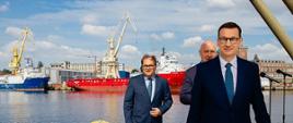 Premier i minister Gróbarczyk na tle Szczecina.