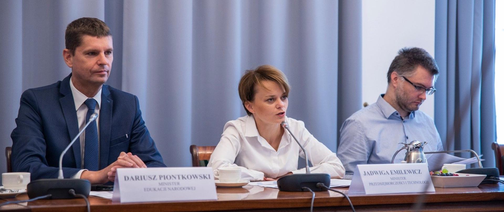 Wypracowanie i przetestowanie rozwiązań służących kształtowaniu i rozwijaniu kompetencji proinnowacyjnych w systemie oświaty oraz przygotowanie rekomendacji w tym zakresie to najważniejsze cele pilotażowego projektu „Szkoła dla innowatora”. 