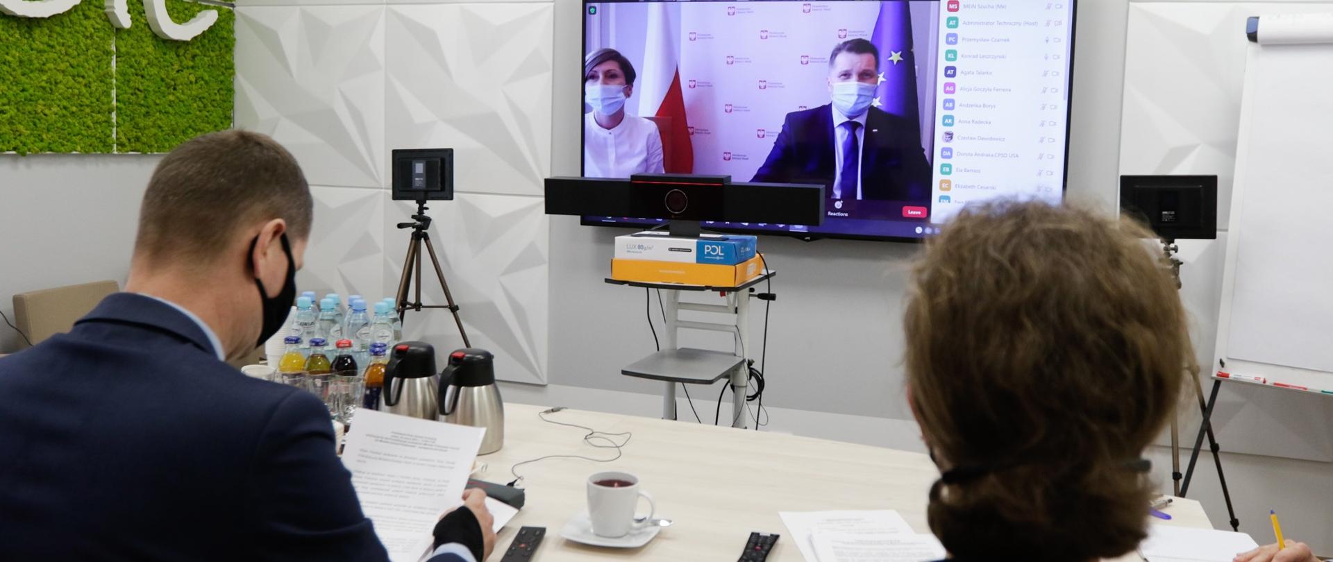 Zdjęcie z posiedzenia Rady Oświaty Polonijnej z udziałem kierownictwa MEiN