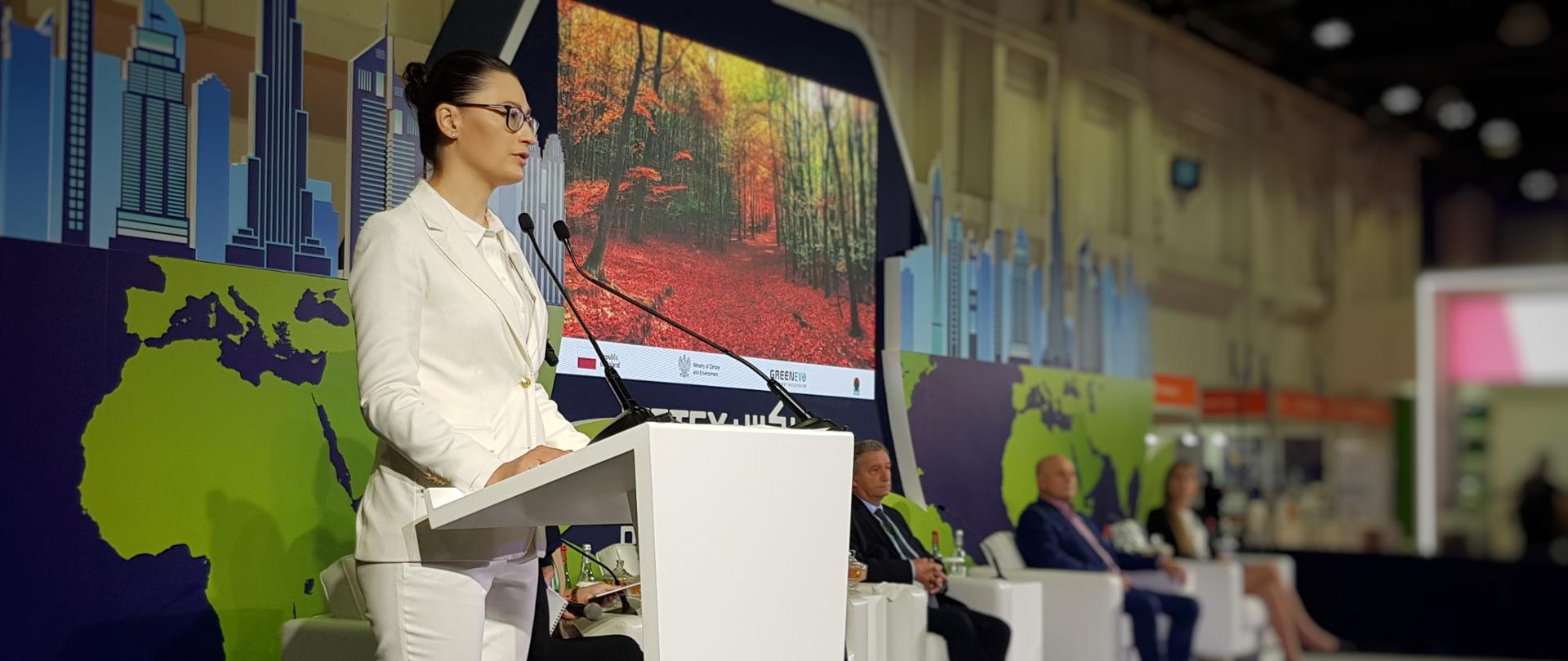 Wiceminister Małgorzata Golińska na targach WETEX w Dubaju.