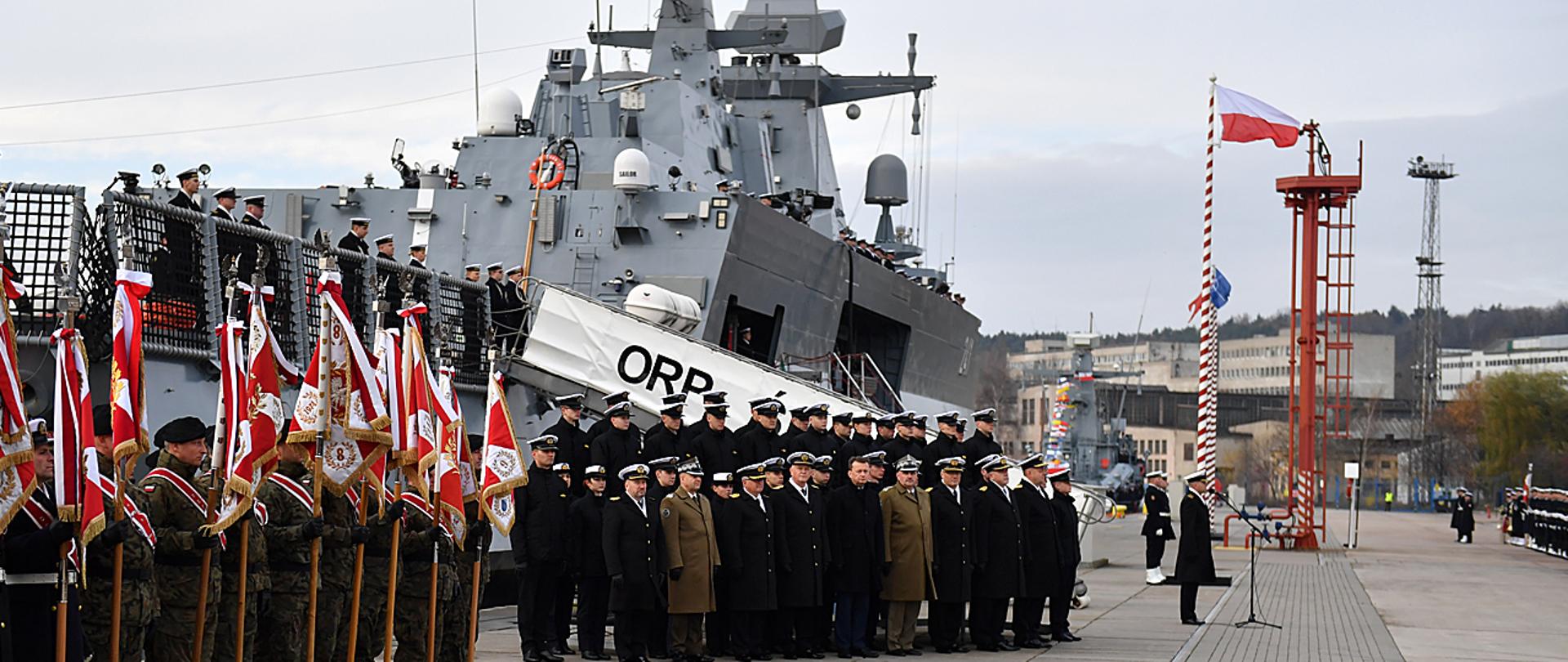 Podniesienie bandery na ORP Ślązak