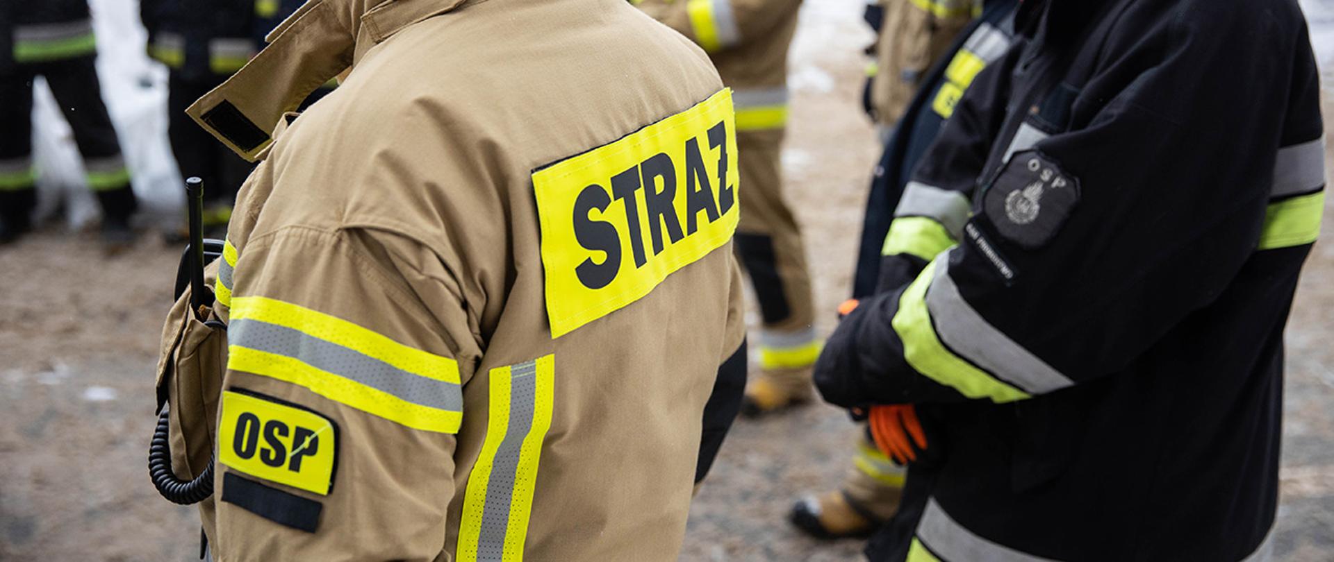 Na zdjęciu widać druhów OSP.