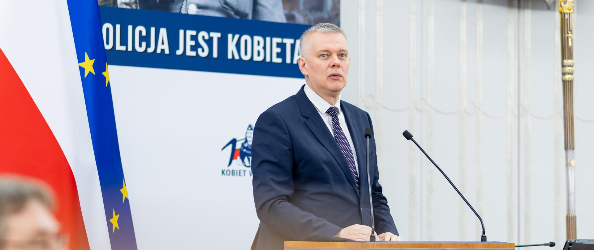 Minister Tomasz Siemoniak w Senacie: Kobiety w Policji są przykładem profesjonalizmu i zaangażowania