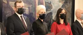 uczestnicy uroczystości nominację do Rady Dialogu Społecznego pozują do zdjęcia