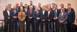 Inauguracyjne posiedzenie Społecznej Rady Sportu. COS Torwar. Wspólne zdjęcie uczestników posiedzenia.