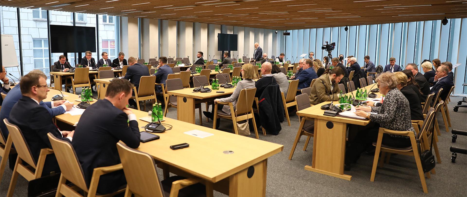 Komisja Administracji i Spraw Wewnętrznych