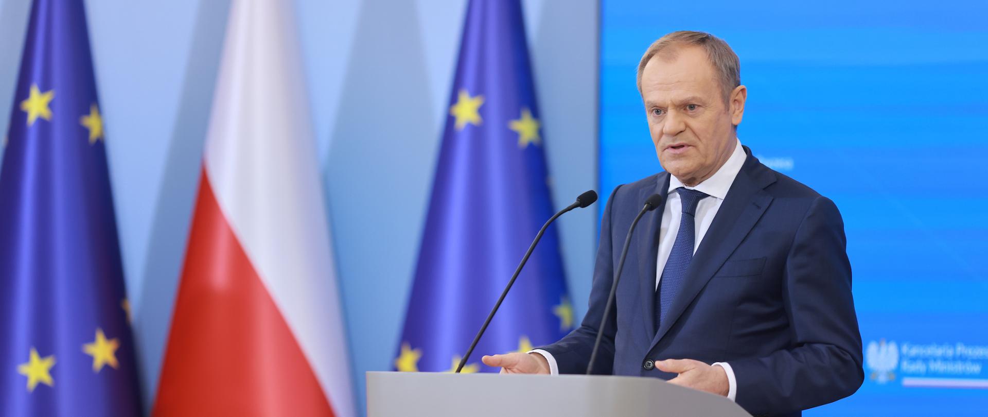 Premier Donald Tusk podczas konferencji prasowej w KPRM.