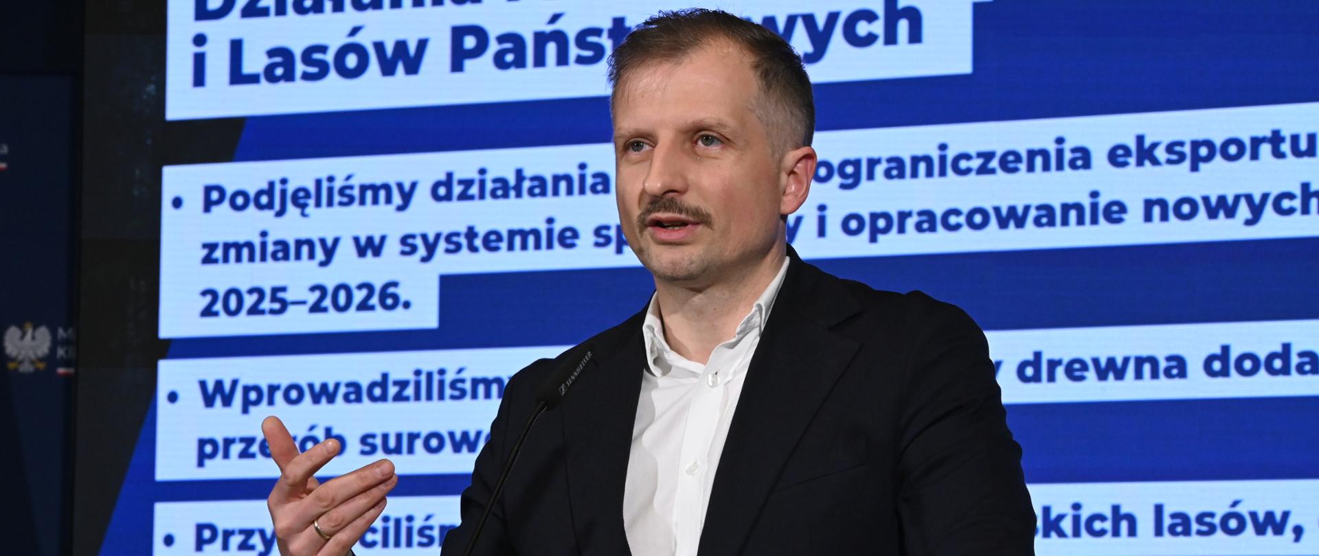 wiceminister klimatu i środowiska Mikołaj Dorożała