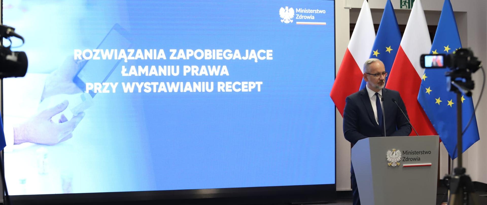 Na zdjęciu minister zdrowia Adam Niedzielski na konferencji dotyczącej rozwiązań zapobiegających łamaniu prawa przy wystawianiu recept