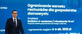 Premier Mateusz Morawiecki podczas konferencji prasowej.