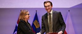Na zdjęciu wiceminister Jan Szyszko w towarzystwie innych uczestników spotkania