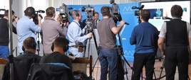 Konferencja prasowa zapowiadająca ogólnonarodową debatę "Wspólnie dla Zdrowia". Przed ministrem zdrowia Łukaszem Szumowskim stoi rząd kamer.