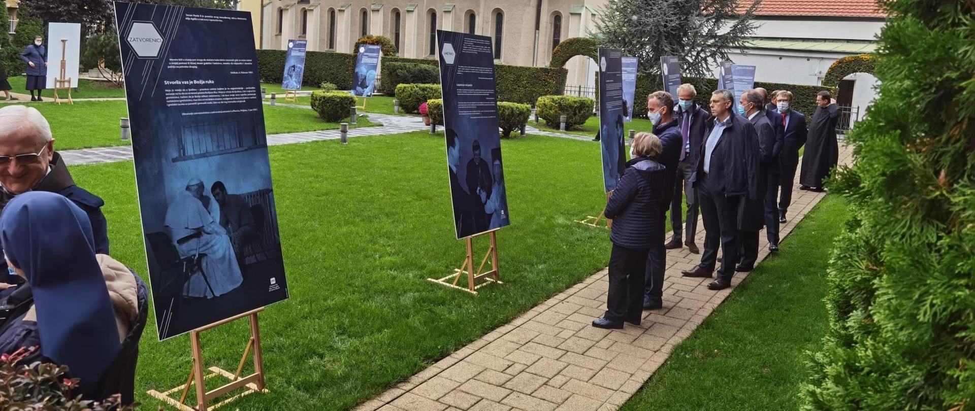 Z okazji 42. rocznicy wyboru kardynała Karola Wojtyły na papieża, Ambasador RP w Serbii wspólnie z arcybiskupem belgradzkim Stanislavem Hočevarem uroczyście otworzył wystawę Papież Dialogu, przygotowaną we współpracy z Centrum Myśli Jana Pawła II.