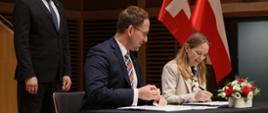 Na zdjęciu minister funduszy i polityki regionalnej Katarzyna Pełczyńska-Nałęcz w towarzystwie innych uczestników spotkania