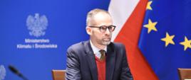 Wiceminister Adam Guibourgé-Czetwertyński podczas wideokonferencji ministrów UE ds. Energii 