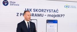 Zdjęcie z konferencji prasowej dotyczącej programu Moje Zdrowie – dyrektor Pionu Rozwoju SIM i Wdrożeń Centrum e-Zdrowia Andrzej Sarnowski. 