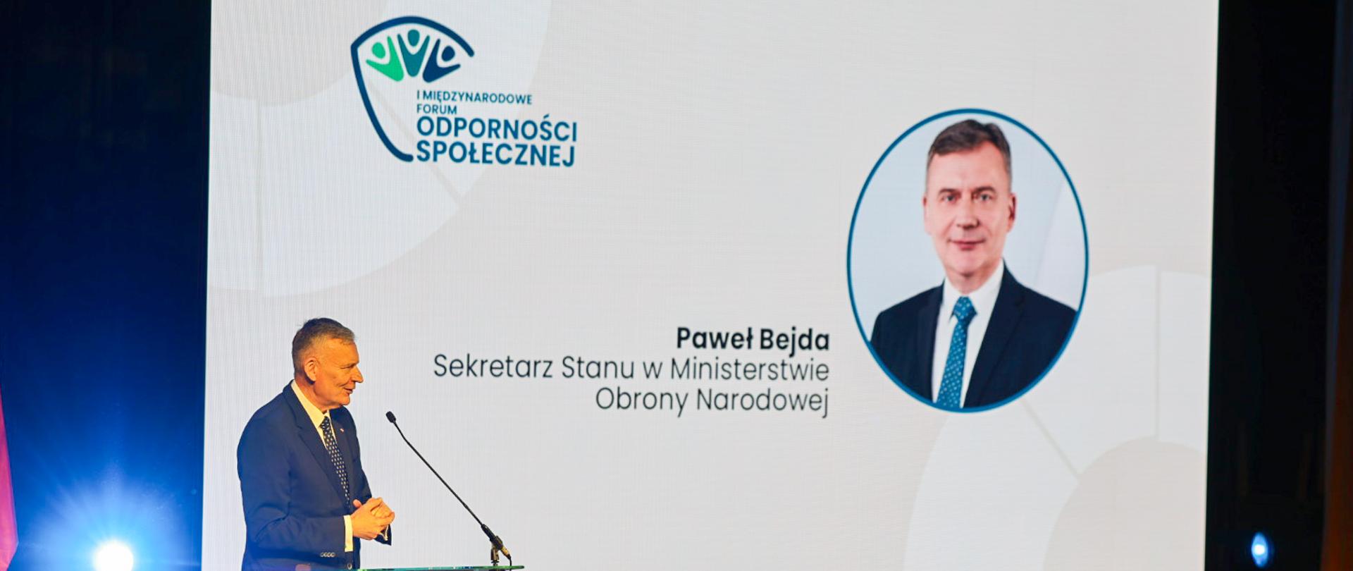 W Olsztynie odbyło się I Międzynarodowe Forum Odporności Społecznej, poświęcone wzmacnianiu bezpieczeństwa Polski, budowaniu odporności społecznej oraz przygotowaniu obywateli i instytucji na współczesne zagrożenia. W wydarzeniu uczestniczył wiceminister obrony narodowej Paweł Bejda, który odczytał list wicepremiera, ministra obrony narodowej Władysława Kosiniaka-Kamysza, skierowany do uczestników i organizatorów Forum.
