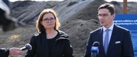 Wiceministra Anita Sowińska i p.o. Głównego Inspektora Ochrony Środowiska, Dyrektor Generalny GIOŚ Damian Jakubik w Tuplicach