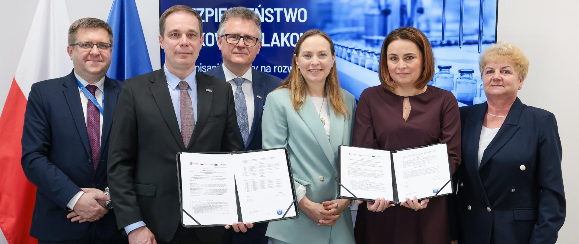 Na zdjęciu Katarzyna Pałczyńska-Nałęcz, minister funduszy i polityki regionalnej z innymi uczestnikami spotkania