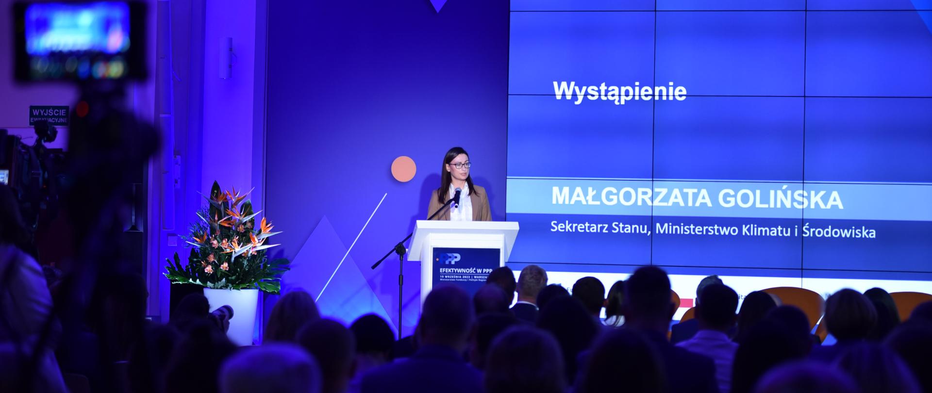Wiceminister Małgorzata Golińska o efektywności energetycznej podczas konferencji.