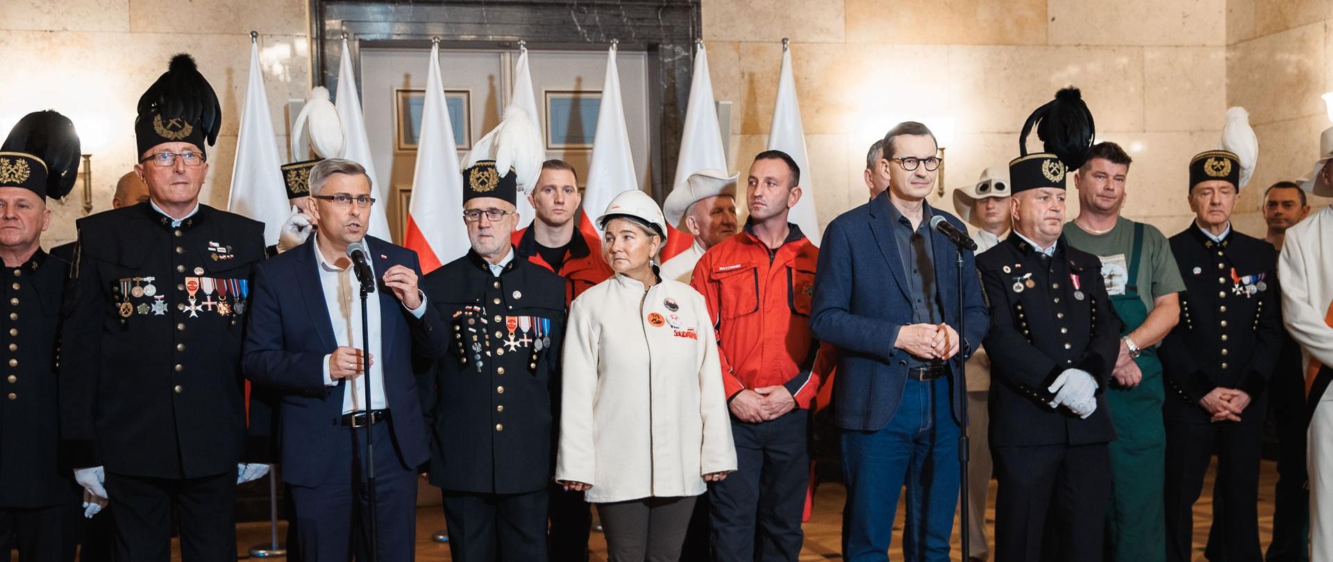 Premier Mateusz Morawiecki podczas spotkania z przedstawicielami związkowców w Katowicach